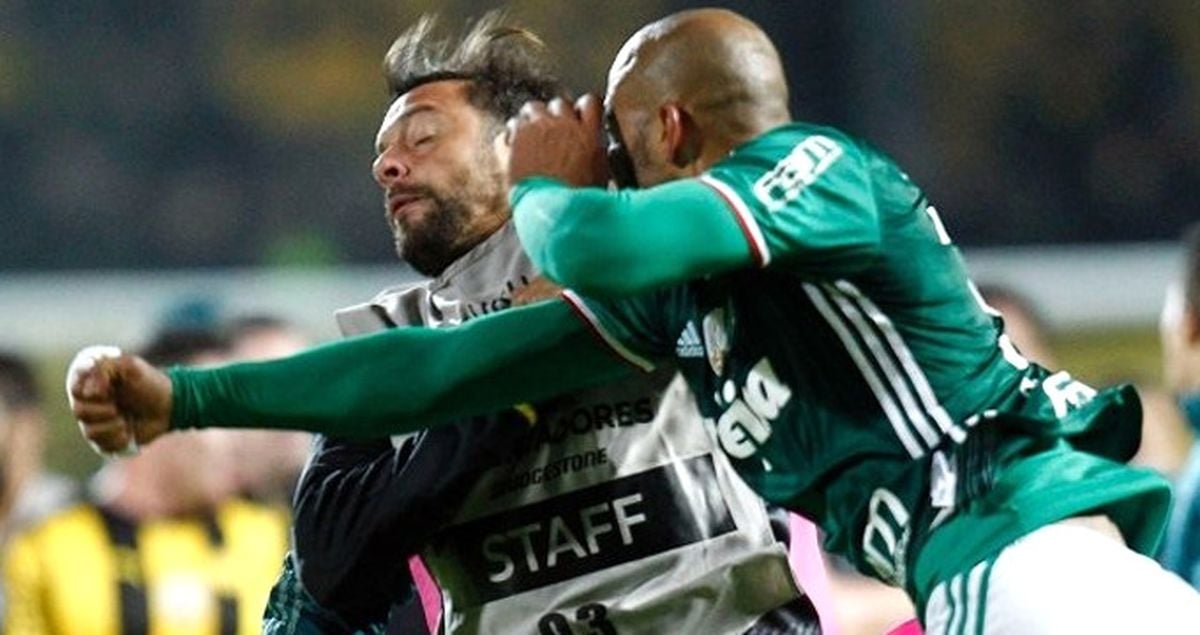 Eski Galatasaraylı Melo, Rakibine Yumruk Atınca Saha Karıştı