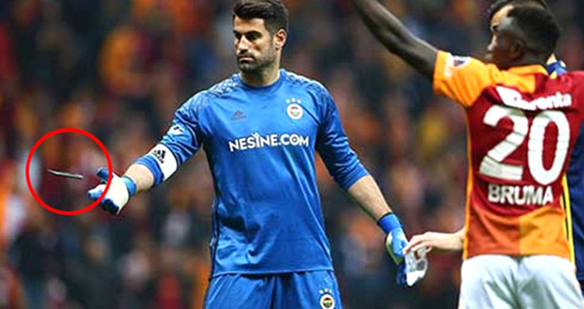 Fenerbahçeli Volkan Demirel'e Cep Telefonu Fırlatan Taraftar Yakalandı