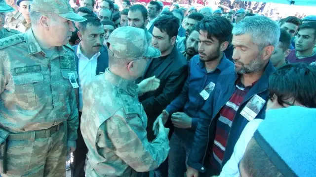 Şehit Annesi: 'Gül Oğlum; Güllere Boyandı, Şehit Oldu' Şehit Annesi: 'Gül Oğlum; Güllere Boyandı, Şehit Oldu'