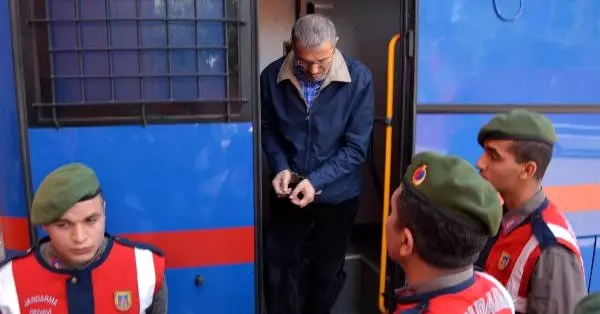Adil Öksüz'ün Kardeşi, Eşinin İtirafçı Olup Serbest Kaldığını Hakimden Öğrendi Adil Öksüz'ün Kardeşi, Eşinin İtirafçı Olup Serbest Kaldığını Hakimden Öğrendi