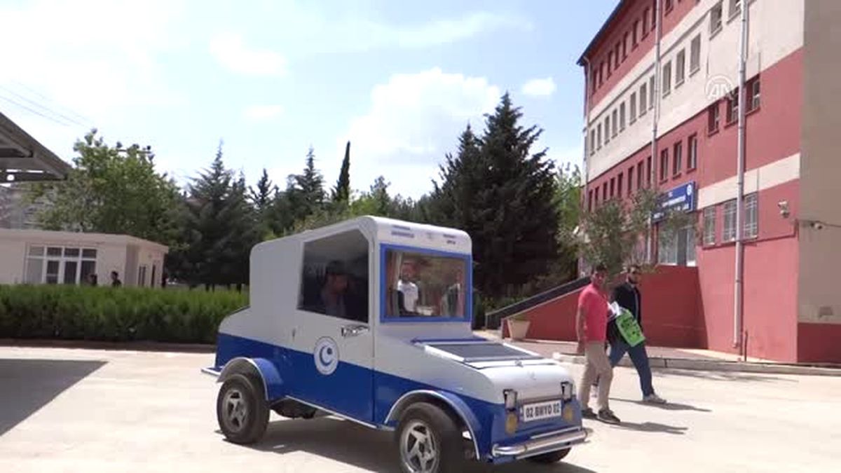 Üniversite Öğrencileri Güneş Enerjili Araba Üretti