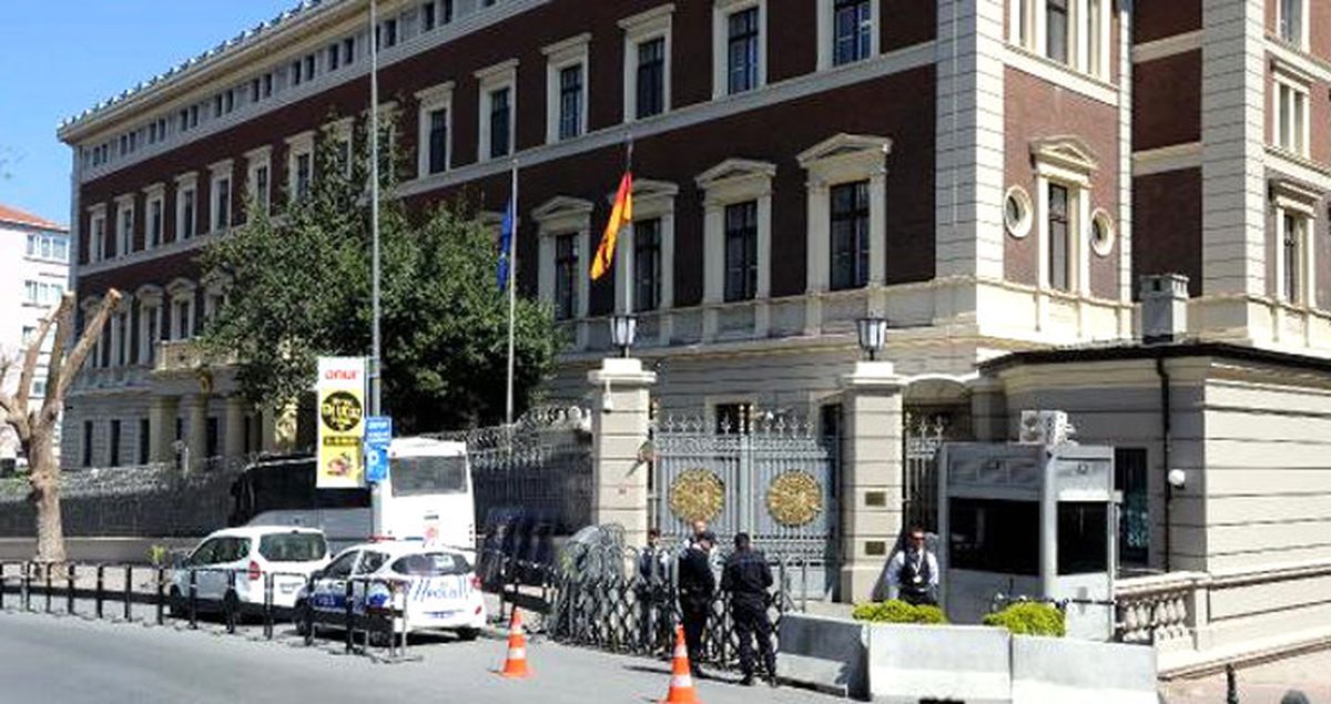 Alman Konsolosluğu'ndaki Şüpheli Paket, Polisleri Alarma Geçirdi!