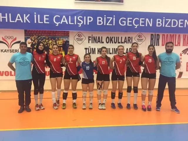 final okullari rakibine set vermeden kazandi