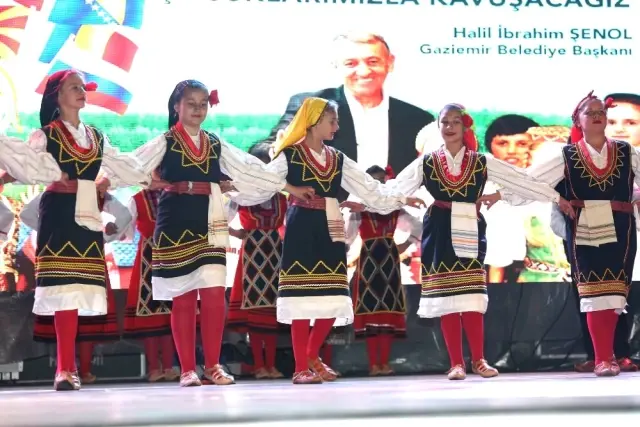 Gaziemir'in Şenliğinde 20. Yıl Gururu Yaşandı Gaziemir'in Şenliğinde 20. Yıl Gururu Yaşandı