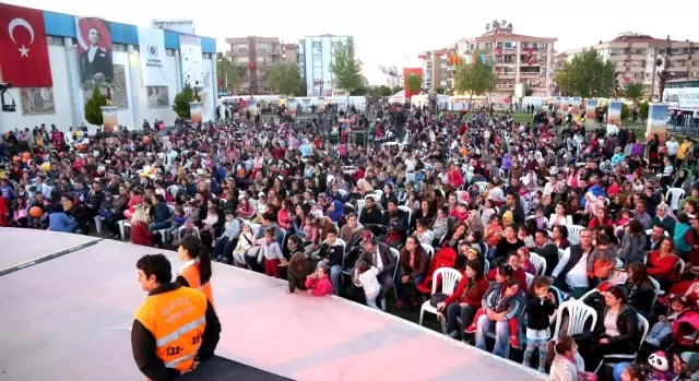 Gaziemir'in Şenliğinde 20. Yıl Gururu Yaşandı Gaziemir'in Şenliğinde 20. Yıl Gururu Yaşandı
