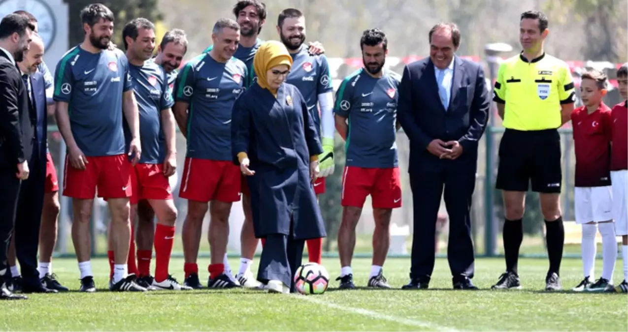 Emine Erdoğan, Düzenlenen Spor Şenliğinde Başlama Vuruşunu Yaptı