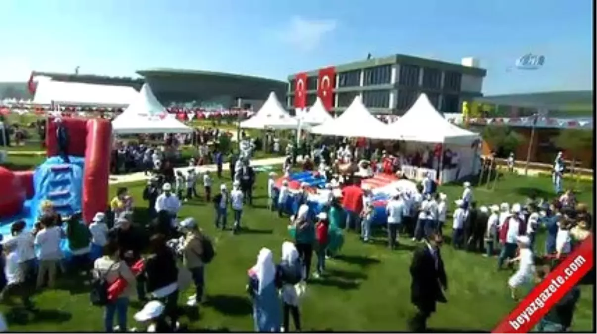 Maçın Başlama Vuruşu Emine Erdoğan'dan