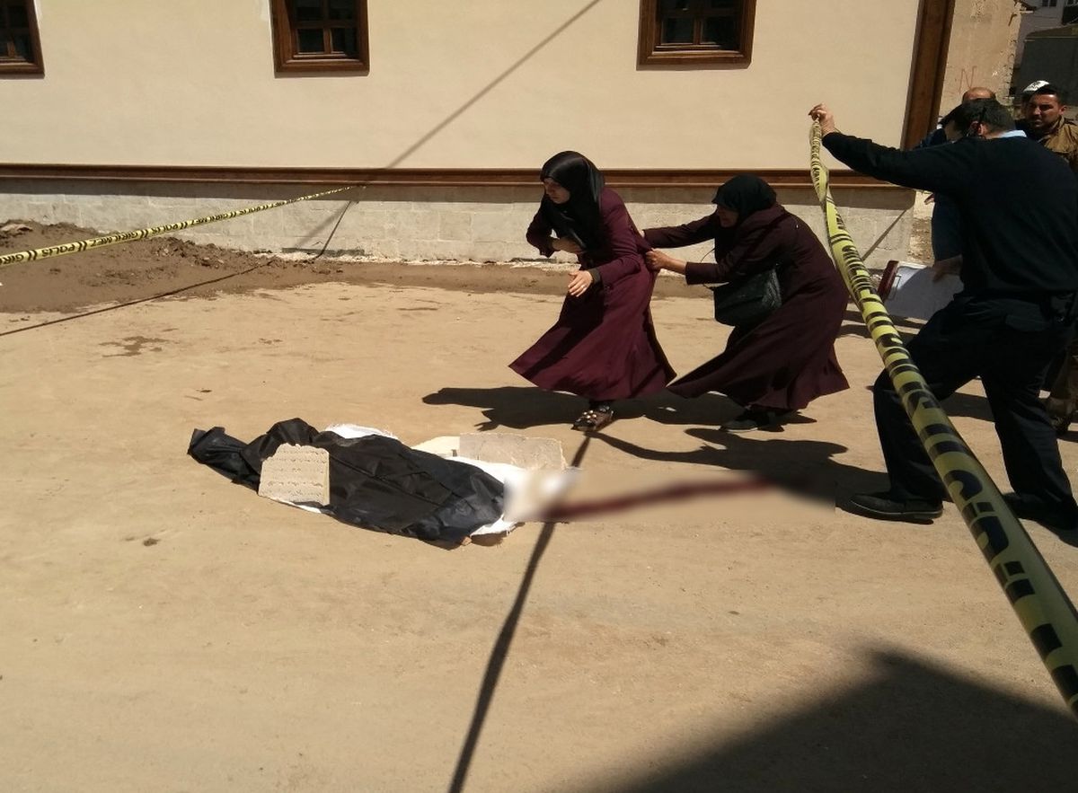 Savaştan Kaçarak Sivas'a Yerleşen Ailenin Oğluna Otobüs Çarptı
