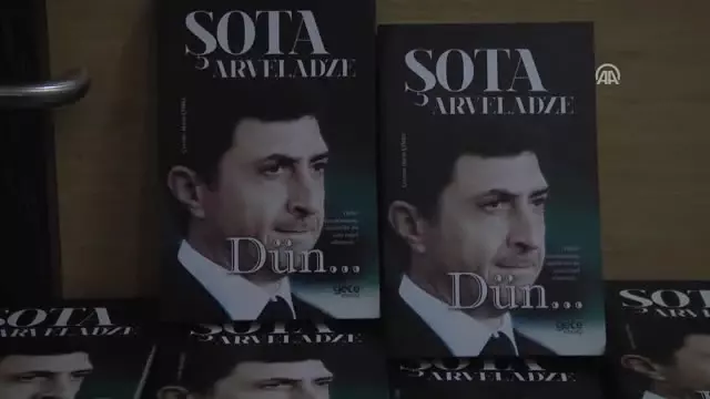 Şota, Trabzon'a Bu Kez Yazar Olarak Geldi Şota, Trabzon'a Bu Kez Yazar Olarak Geldi