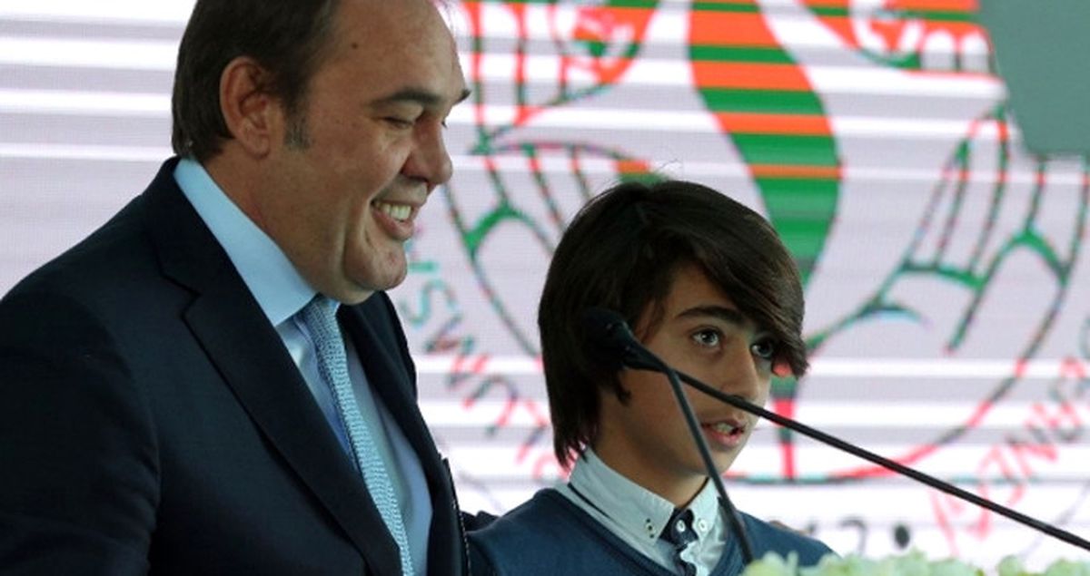 Yıldırım Demirören, Suriyeli Futbolcuyu Sahneye Çıkardı: İşte Yeni Messi'miz