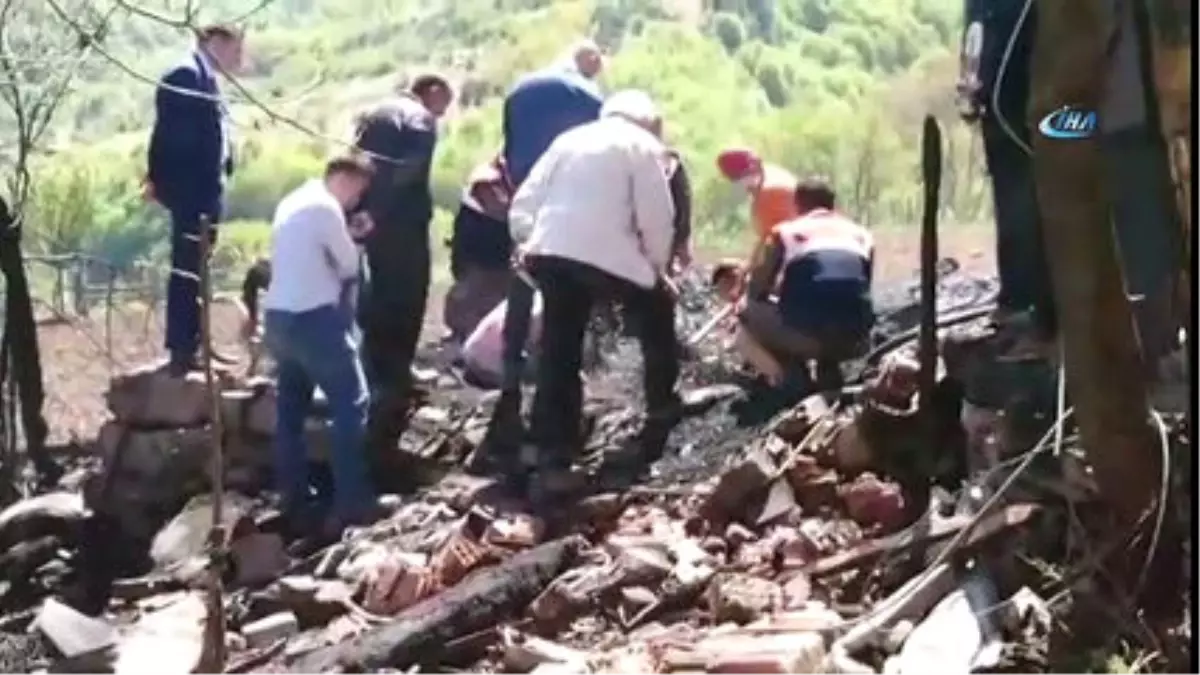 Alevlerin Arasında Kalan Kadının Cesedi Bulunamadı