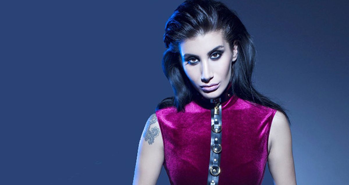 İrem Derici Hayranın Attığı Mesajla Duygu Dolu Anlar Yaşadı