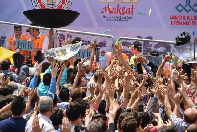 43 Noktadan 6 Ton Mesir Macunu Dağıtıldı 43 Noktadan 6 Ton Mesir Macunu Dağıtıldı
