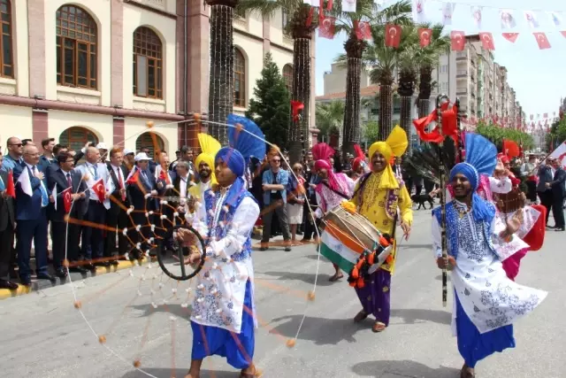 477. Mesir Macunu Festivali Kortej Yürüyüşüyle Başladı 477. Mesir Macunu Festivali Kortej Yürüyüşüyle Başladı