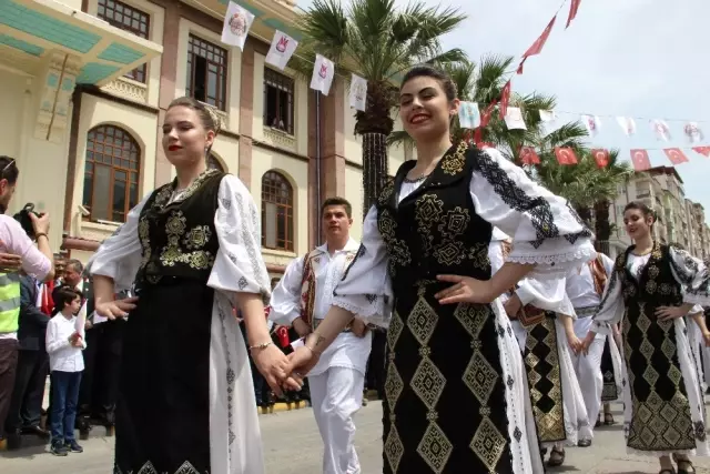 477. Mesir Macunu Festivali Kortej Yürüyüşüyle Başladı 477. Mesir Macunu Festivali Kortej Yürüyüşüyle Başladı