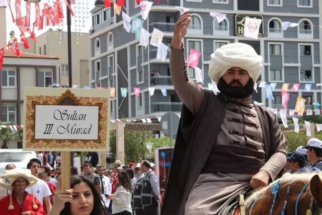 477. Mesir Macunu Festivali Kortej Yürüyüşüyle Başladı 477. Mesir Macunu Festivali Kortej Yürüyüşüyle Başladı