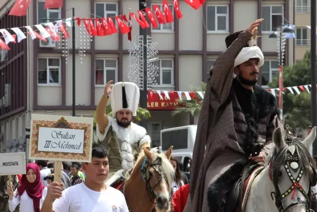 477. Mesir Macunu Festivali Kortej Yürüyüşüyle Başladı 477. Mesir Macunu Festivali Kortej Yürüyüşüyle Başladı