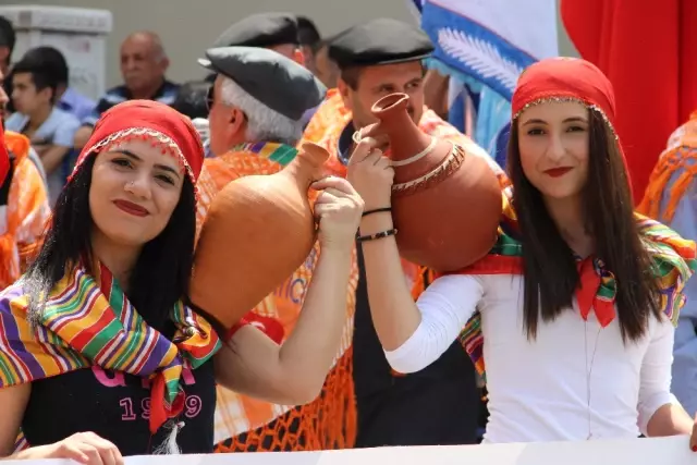 477. Mesir Macunu Festivali Kortej Yürüyüşüyle Başladı 477. Mesir Macunu Festivali Kortej Yürüyüşüyle Başladı