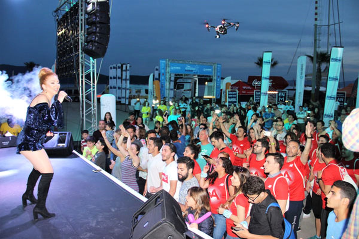 Ece Seçkin'in Bodrum'da Verdiği Konseri 100 Kişi İzledi