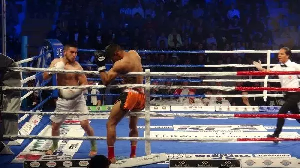 Kick Boksta Zafer Kazandı Kick Boksta Zafer Kazandı