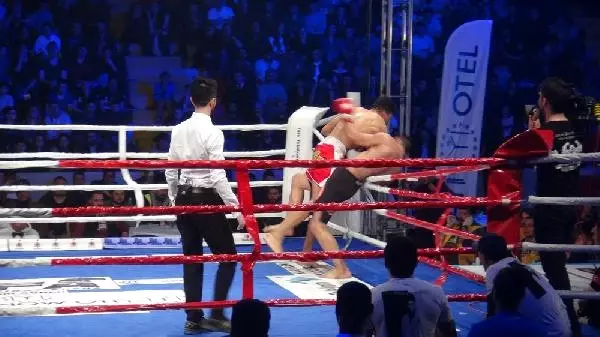 Kick Boksta Zafer Kazandı Kick Boksta Zafer Kazandı