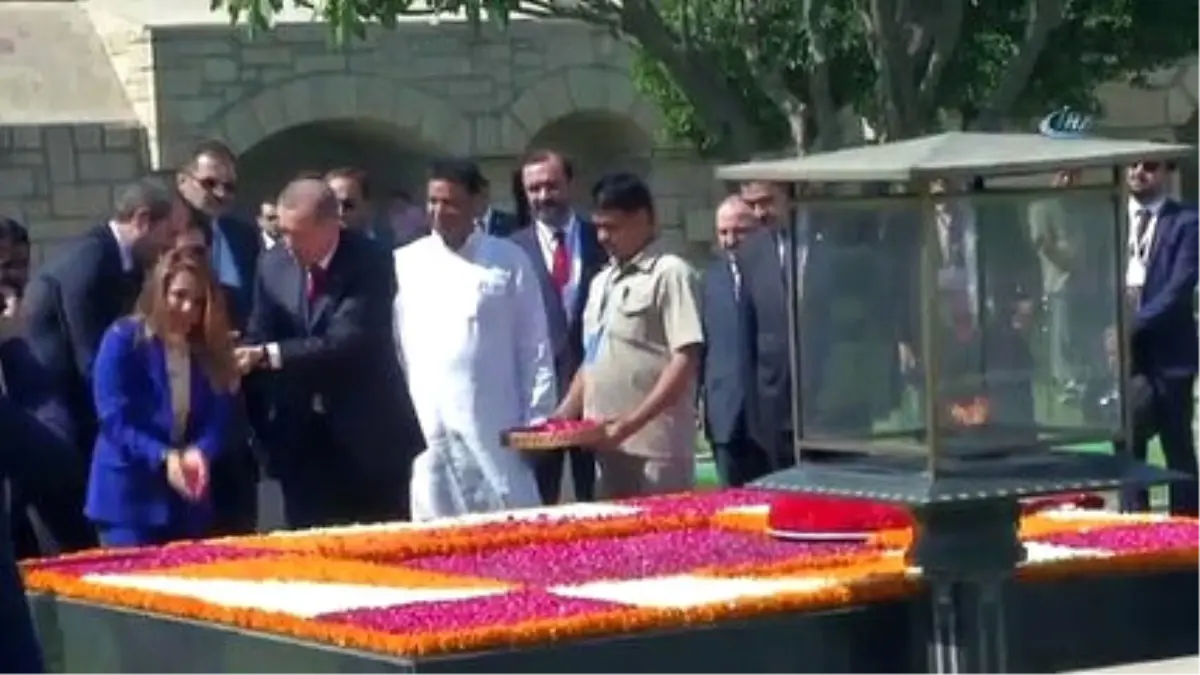 Cumhurbaşkanı Erdoğan Gandhi Anıtı'nı Ziyaret Etti