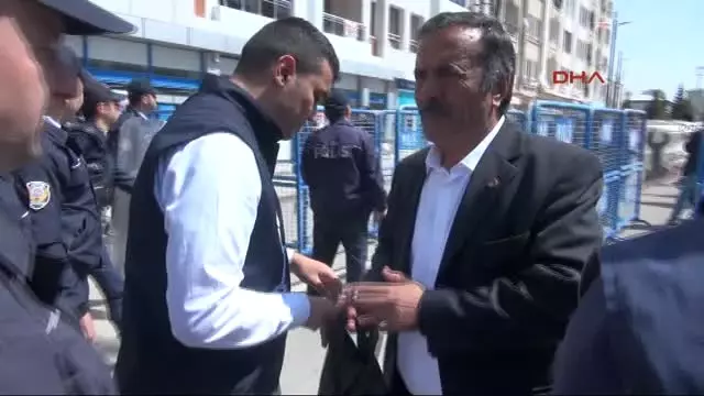 Sivas 1 Mayıs'ı 300 Kişi Kutladı, 540 Polis Görev Aldı Sivas 1 Mayıs'ı 300 Kişi Kutladı, 540 Polis Görev Aldı