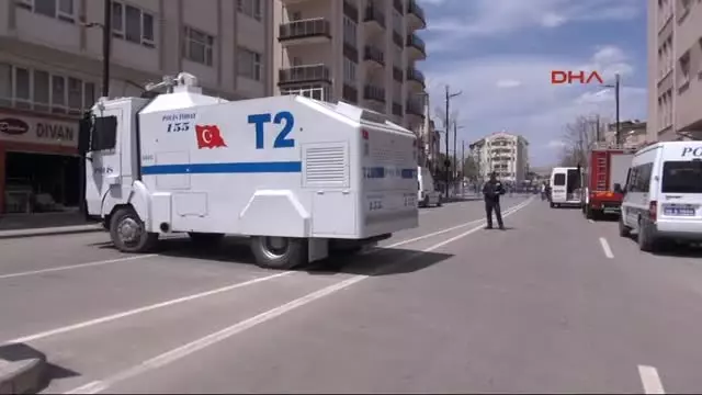 Sivas 1 Mayıs'ı 300 Kişi Kutladı, 540 Polis Görev Aldı Sivas 1 Mayıs'ı 300 Kişi Kutladı, 540 Polis Görev Aldı