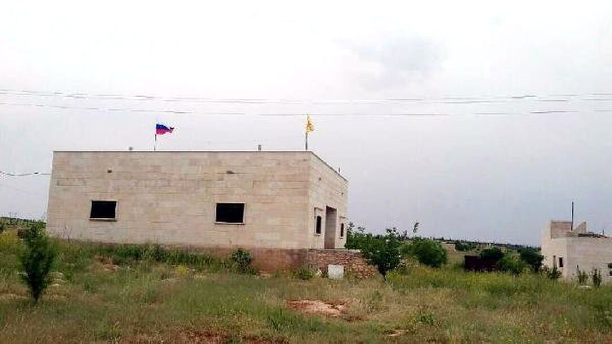 Türkiye'nin Vurduğu Afrin'deki YPG Binalarına Rusya Kendi Bayraklarını Astı