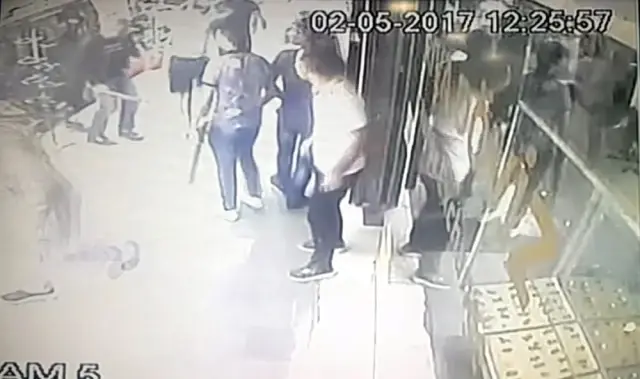 Çağlayan'da İnşaat İskelesinde Başlayan Silahlı Kavga Kamerada Çağlayan'da İnşaat İskelesinde Başlayan Silahlı Kavga Kamerada