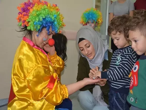 Hasta Çocukların Yüzünü Güldürdüler
