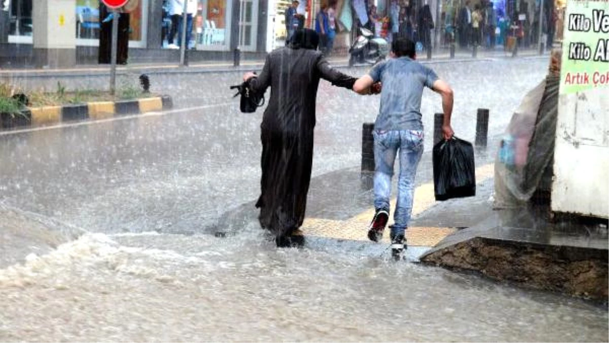 Kilis'te, Ev ve İşyerlerini Su Bastı Haber