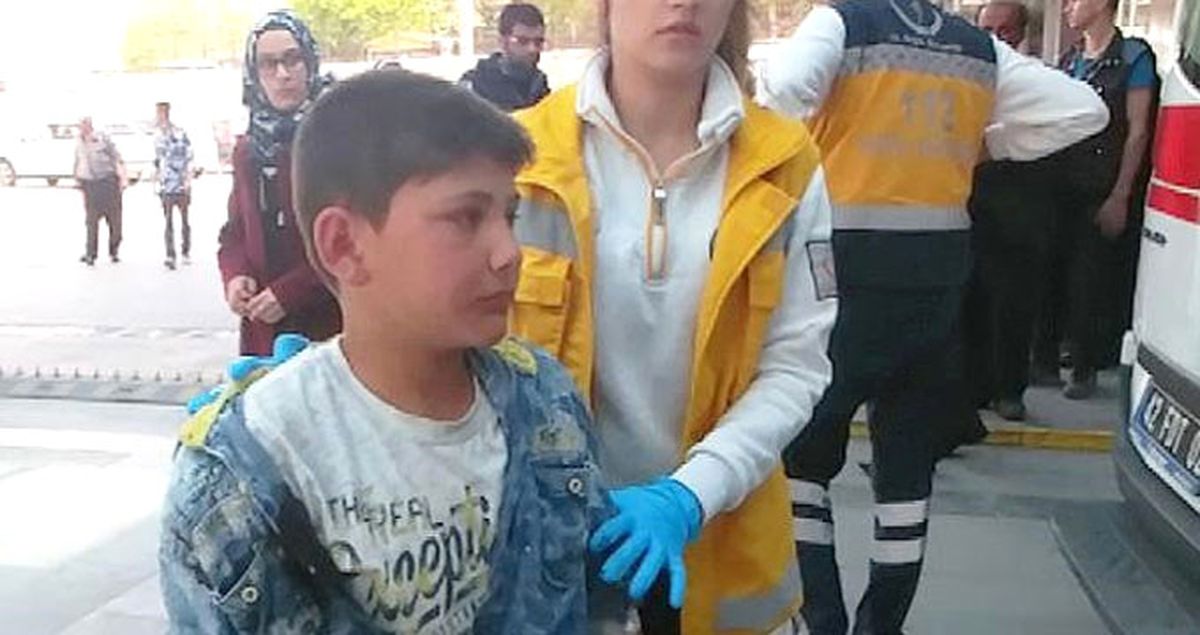 Konya'da Mendil Satan Suriyeli Çocuk Kolundan Bıçaklandı