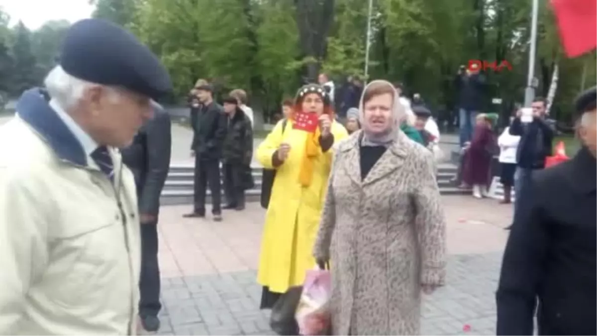 Ukrayna'da 1 Mayıs: Maskeli Gençler, Yaşlılara Saldırdı