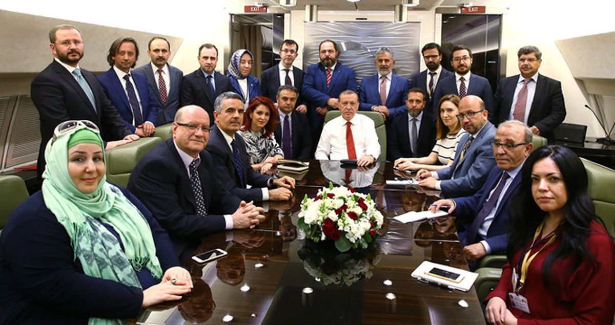 Erdoğan, AK Partili Yazarların 'İslamcılık' Tartışmasına Son Noktayı Koydu: Tekkeye Mürit Aramıyoruz