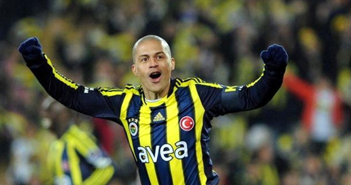 Eski F.Bahçeli Alex, Fenerbahçe'nin 110. Kuruluş Yıl Dönümünü Unutmadı