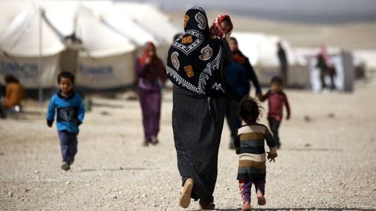 DEAŞ'lı 5 Canlı Bomba, Suriye-Irak Sınırındaki Mülteci Kampında Kendini Patlattı