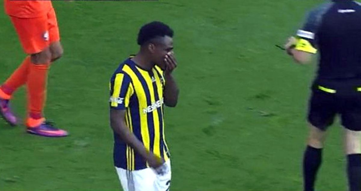 Rakibine 'Kokuyorsun' İşareti Yapan Emenike, 8 Maç Cezayla Karşı Karşıya