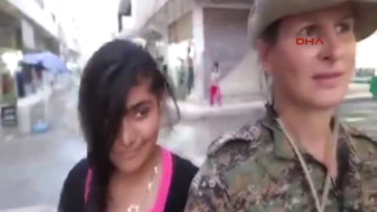YPG'ye Katılan Kanadalı Manken Kobani'de Ortaya Çıktı