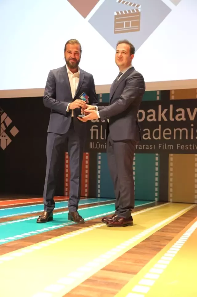 3. Altın Baklava Film Festivali'nde Ödüller Sahiplerini Buldu 3. Altın Baklava Film Festivali'nde Ödüller Sahiplerini Buldu