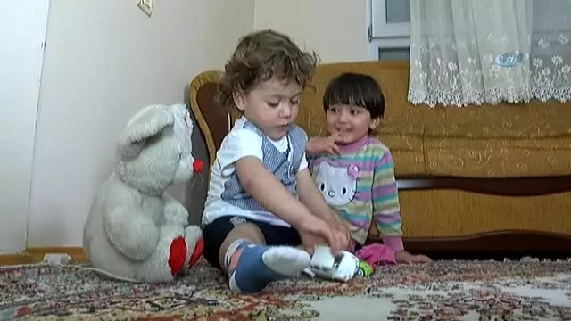 Çocukları İçin Sanayide Mavi Işık, İşyerinde Alüminyum Düzenek Yapan İki Baba Bir Araya Geldi Çocukları İçin Sanayide Mavi Işık, İşyerinde Alüminyum Düzenek Yapan İki Baba Bir Araya Geldi