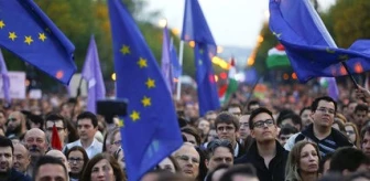 Macaristan'da Binlerce Kişi Yönetime AB Mesajı Verdi