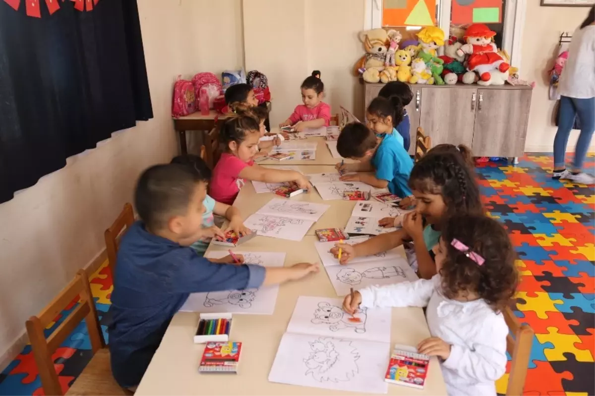 Akdeniz Belediyesi'nden Kreş Öğrencilerine Boyama Kitabı ve Kalem Seti