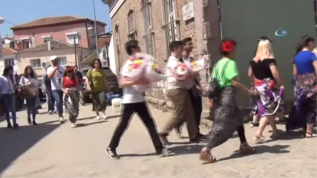Ayvalık'ta Tiyatro Festivali Coşkusu