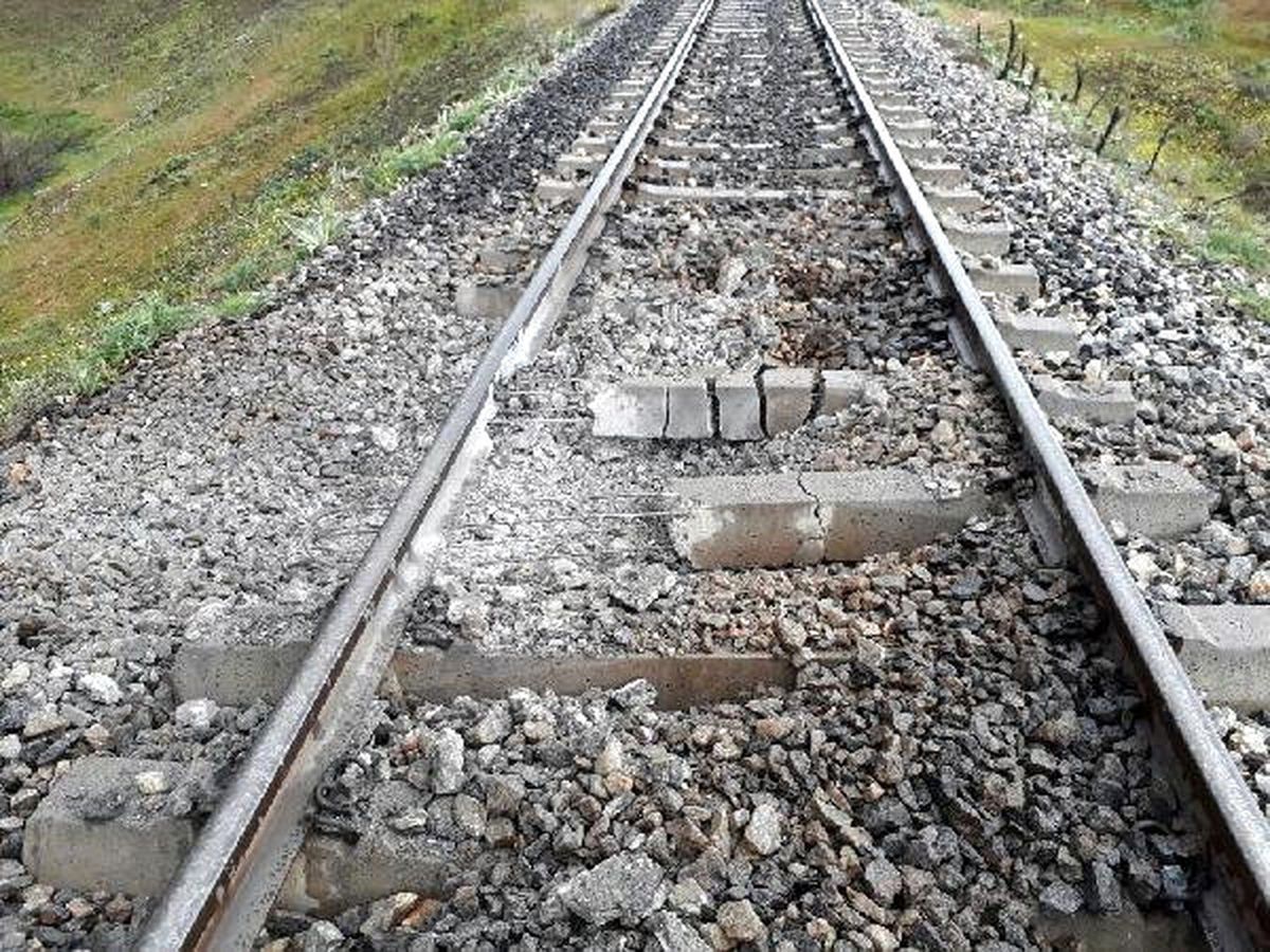 Teröristler Bingöl'de Posta Trenine Bombayla Saldırdı