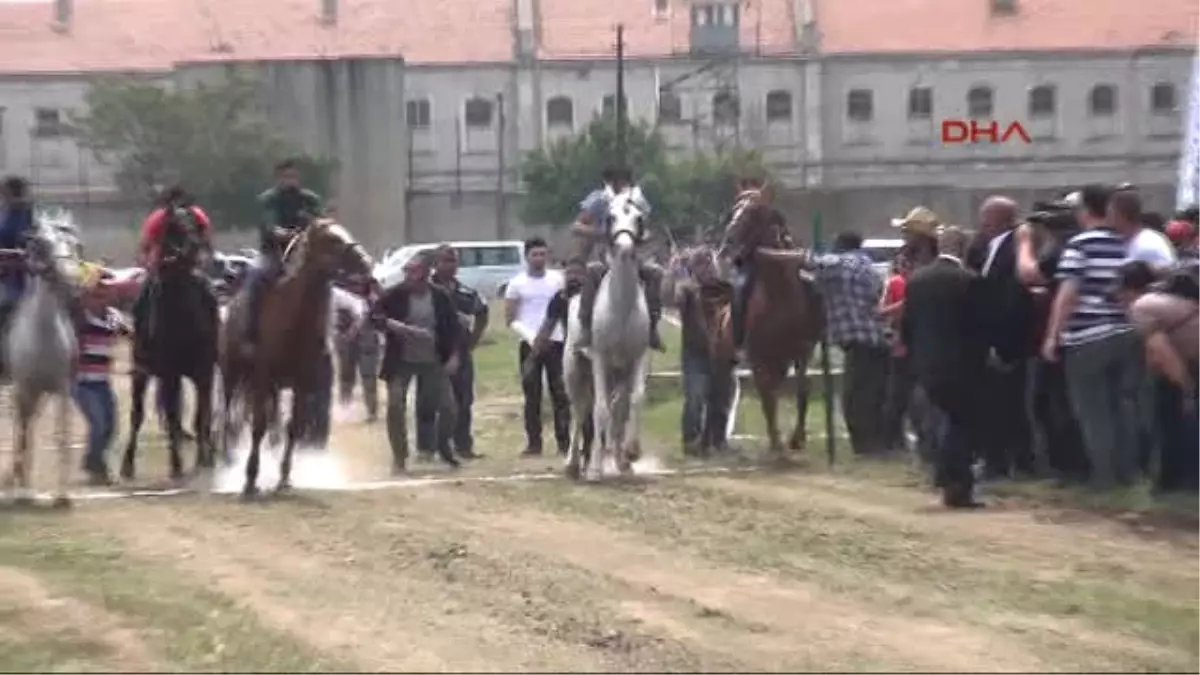 Edirne'de Atlar Kakava Için Koştu