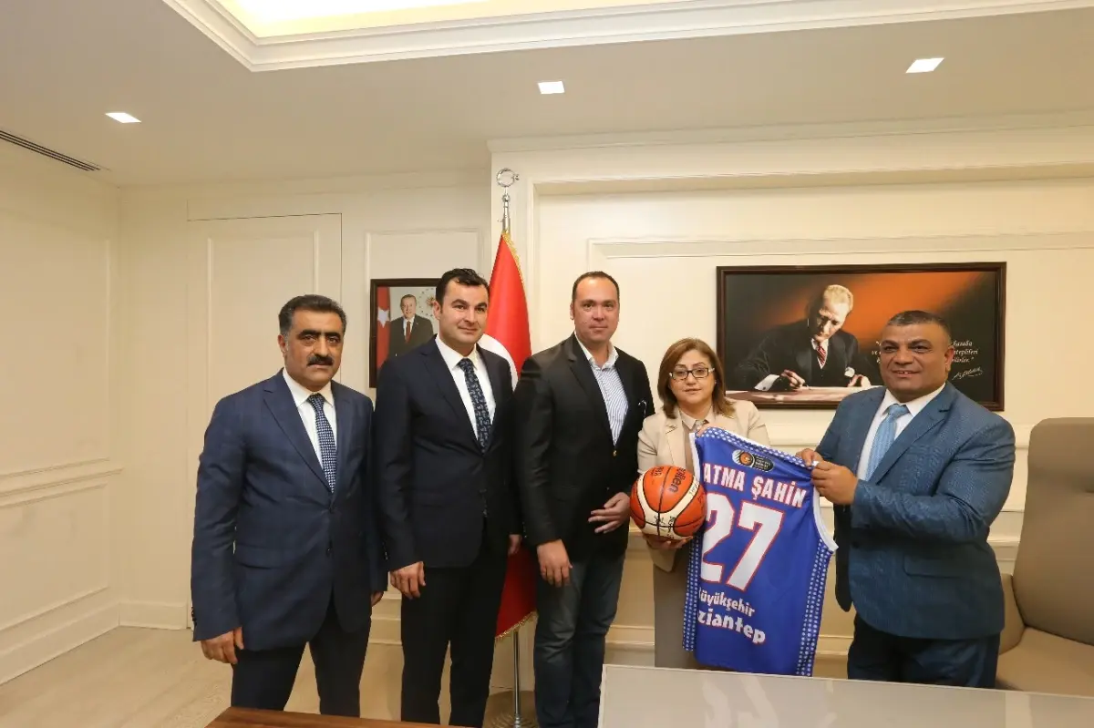 Engelli Basketbolculardan Başkan Şahin'e Ziyaret