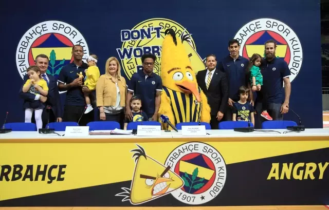 Fenerbahce Den Angry Birds Is Birligi Haberi Fotografi Fotograflari