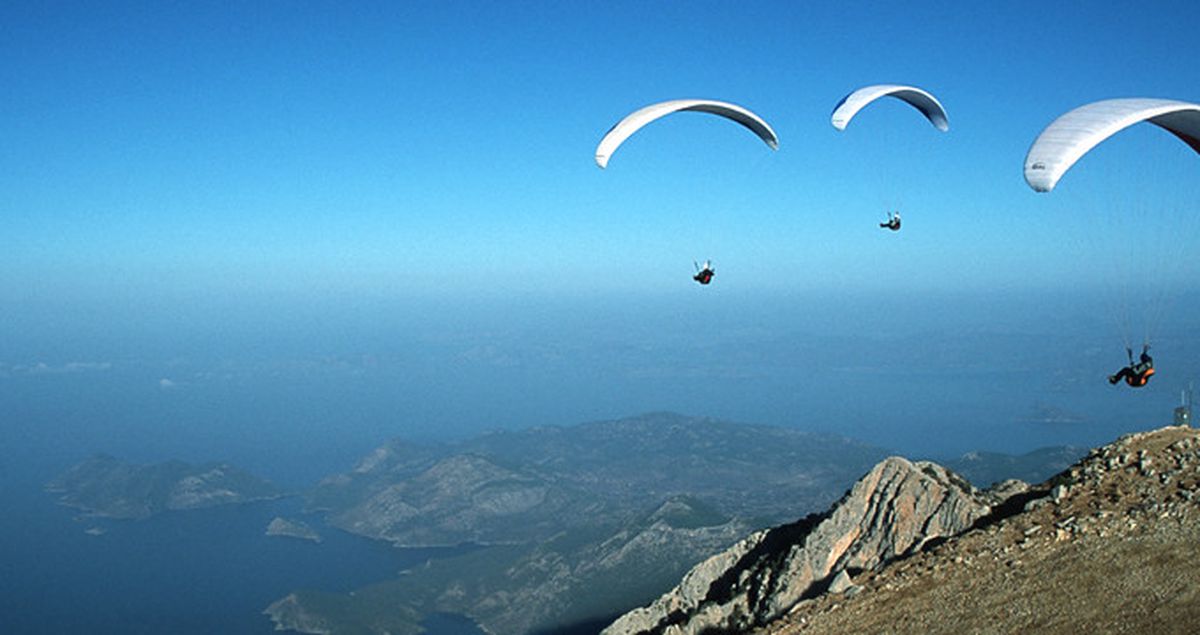 Fethiye'de Denize Çakılan Rus Kadın Paraşütçü Hayatını Kaybetti