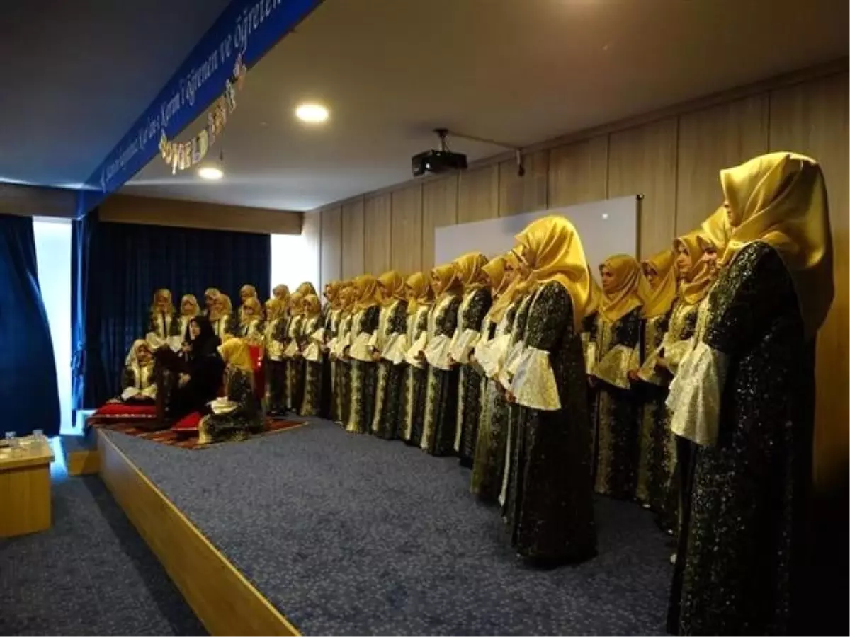 Gökmeydan Kız Kur'an Kursu'ndan Bed-i Hıfz Merasimi
